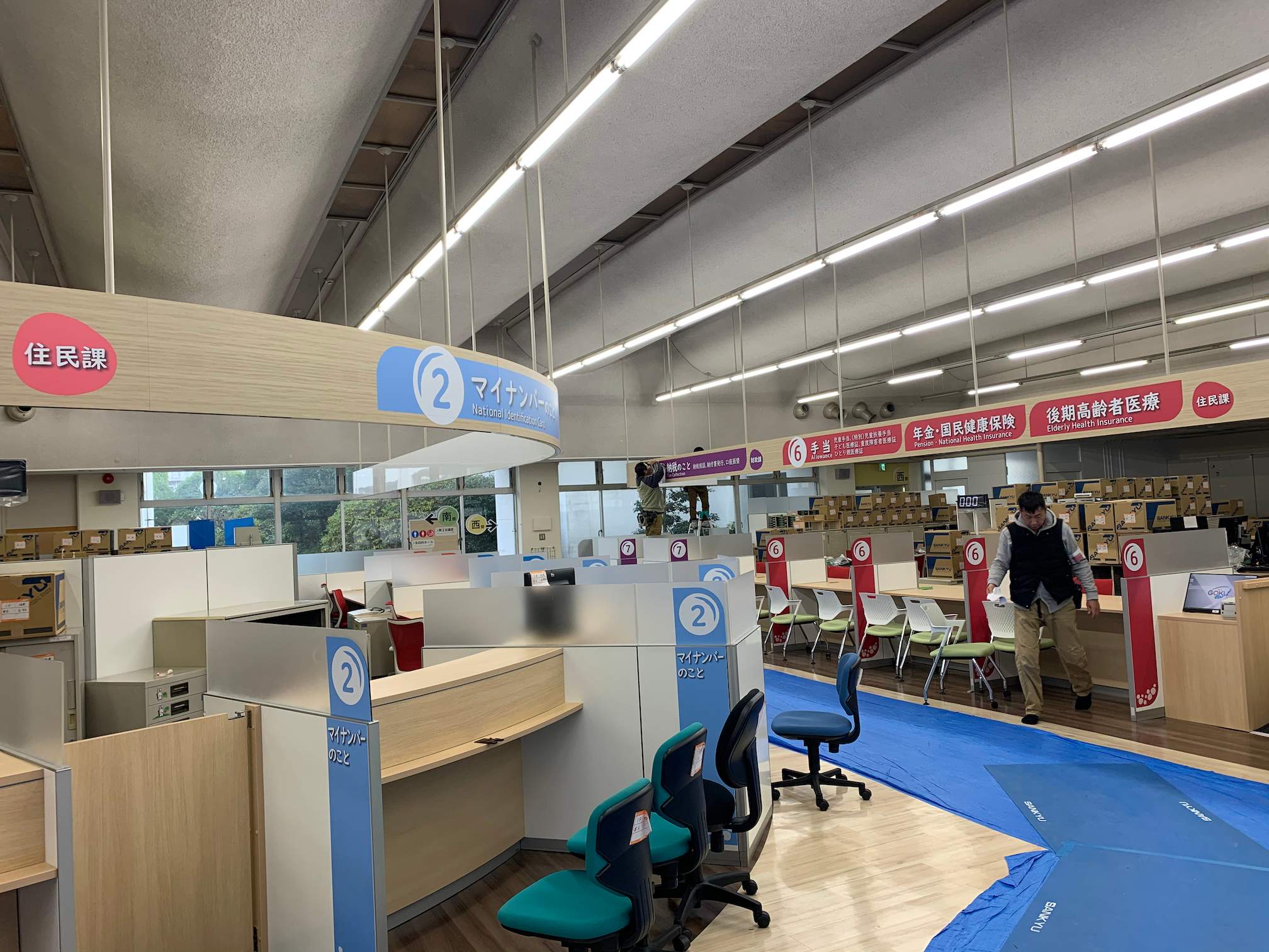 宇美町役場様(福岡県糟屋郡)の天井吊りサイン・案内サイン インクジェットシート製作・施工事例4