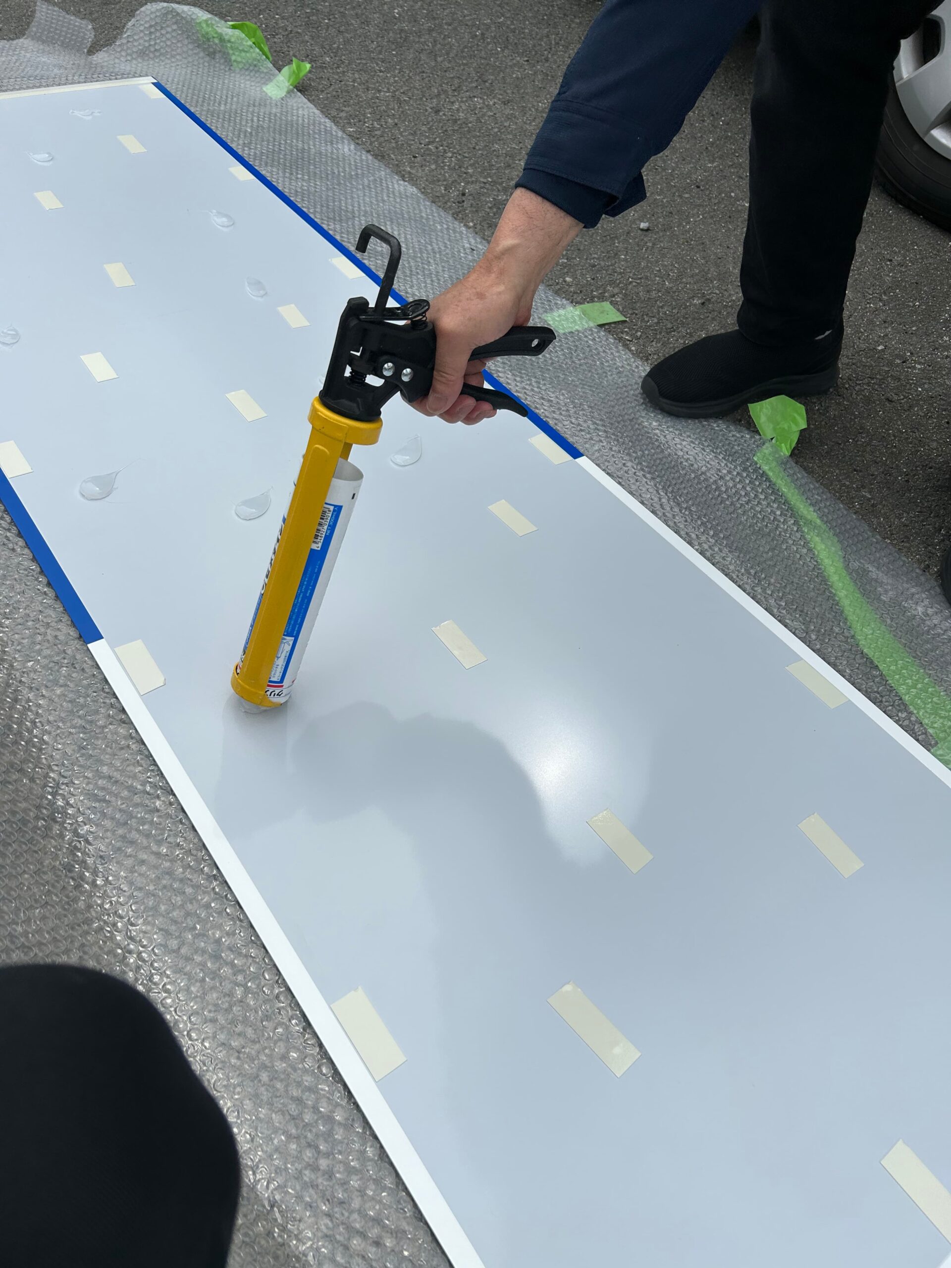ニチイケアセンター佐賀みなみ様のアルミ複合板・インクジェットシート貼り案内看板の施工事例3