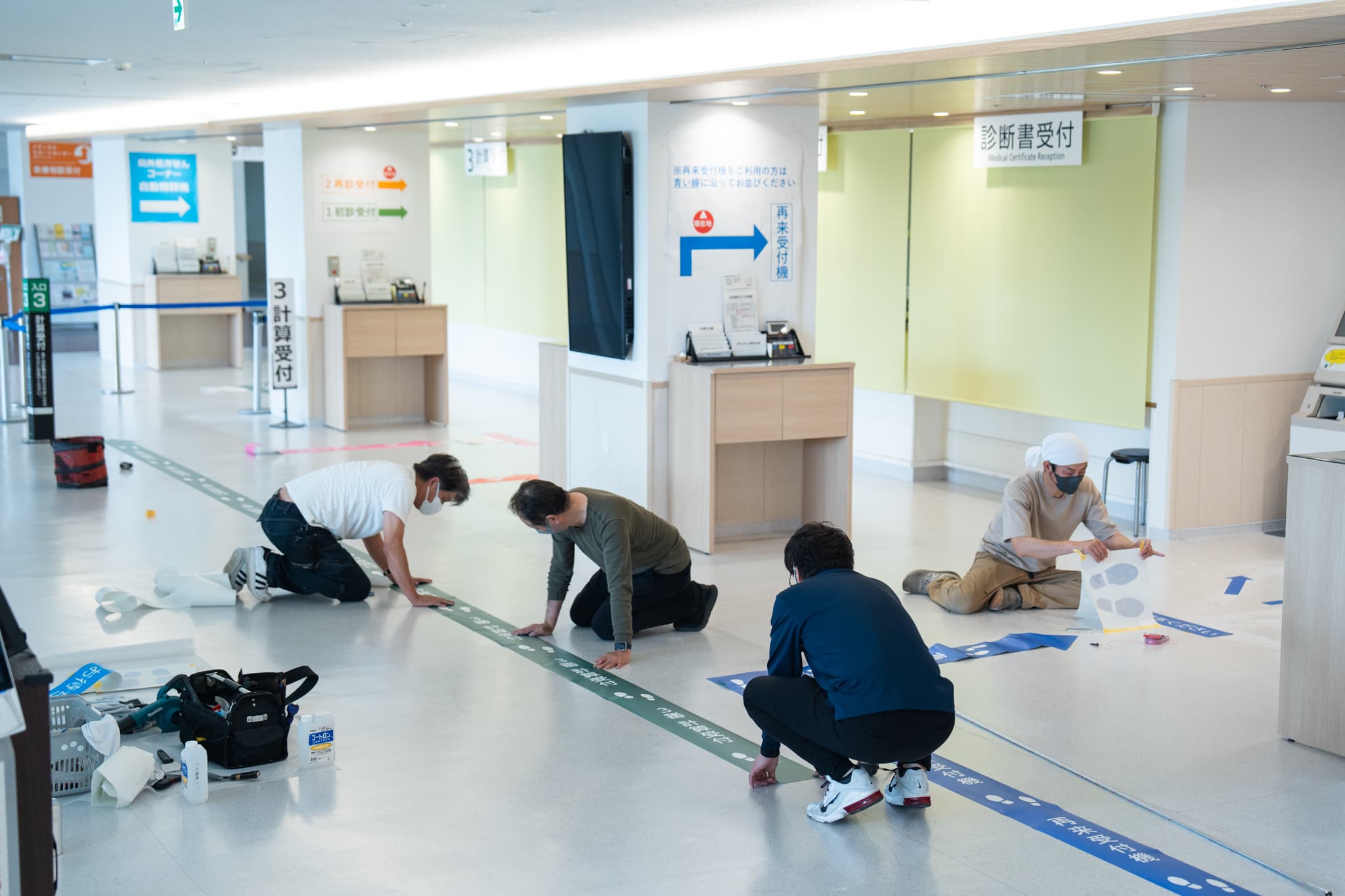 佐賀大学医学部附属病院様のフロア案内 ・床サインの施工事例4