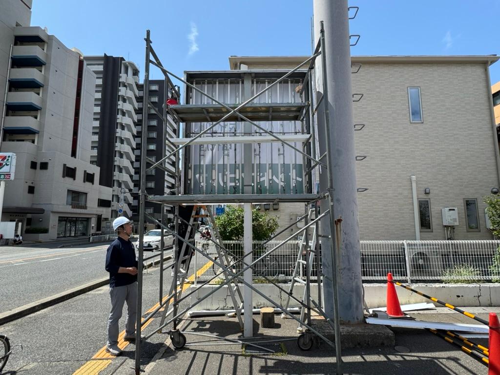 マイゴル福岡昭代店様(福岡市早良区)の会員制インドアゴルフスタジオポール看板・室内ゴルフシミュレーション自立サイン製作・施工事例1