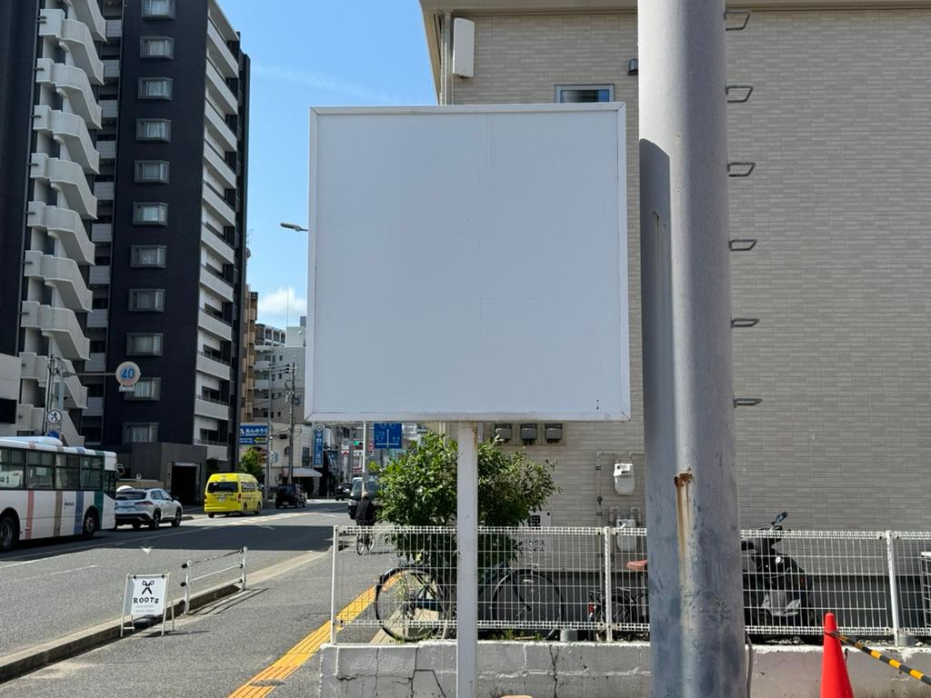 マイゴル福岡昭代店様(福岡市早良区)の会員制インドアゴルフスタジオポール看板・室内ゴルフシミュレーション自立サイン製作・施工事例1