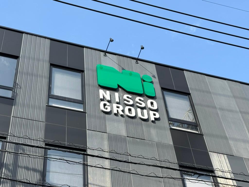 日創プロニティ株式会社様(福岡市南区)の壁面サイン製作・社名板改修工事事例1