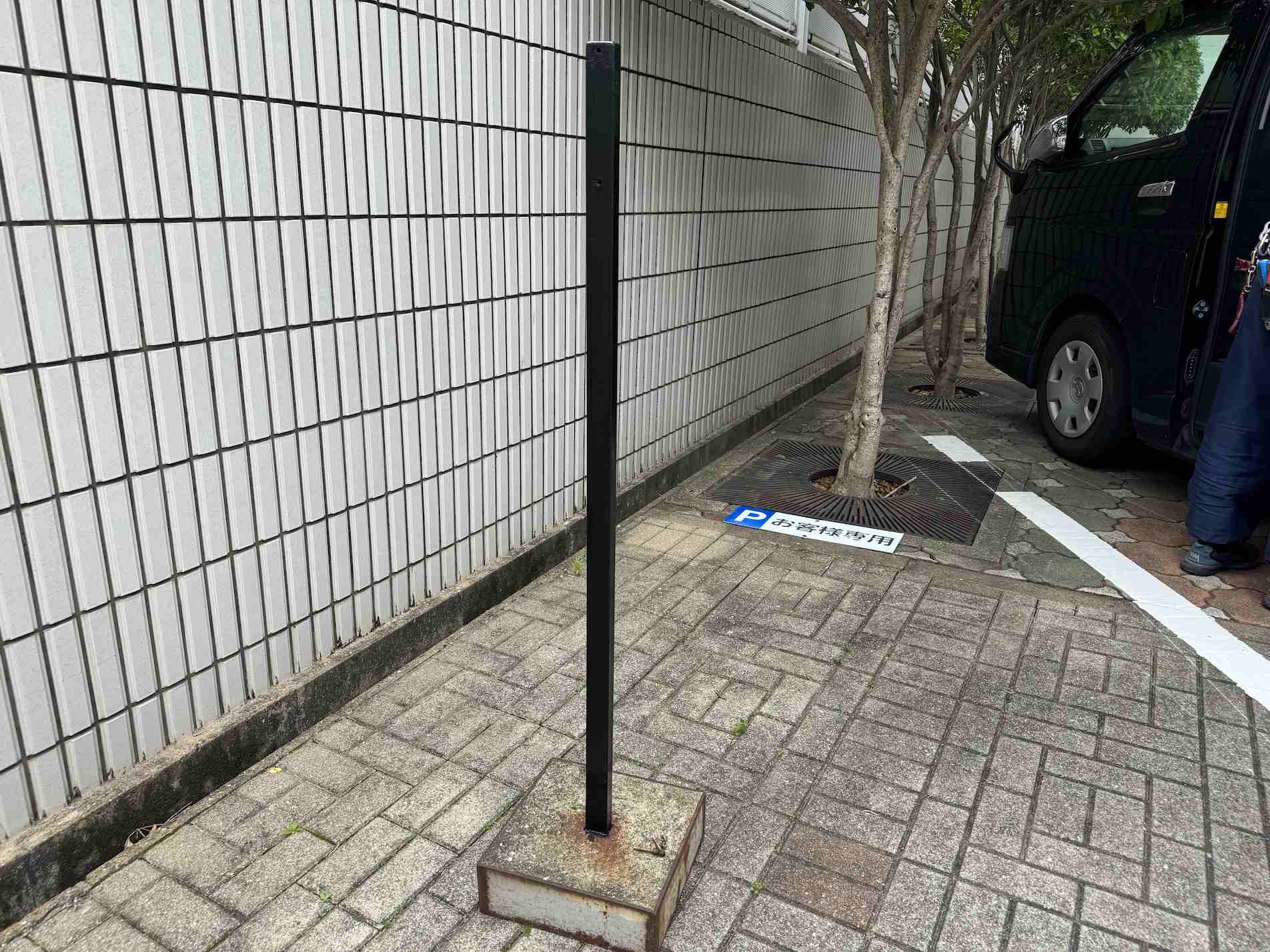 空研工業ホールディングス㈱様(福岡市中央区)の駐車場案内パネル看板(アルミ複合板・インクジェットシート貼り)の製作・施工事例2