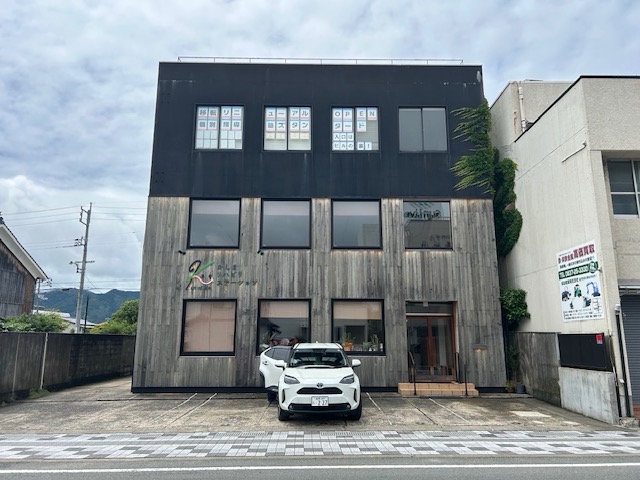 《小月教室》個別指導塾スタンダード様(山口県下関市)の学習塾看板・壁面サイン・ウインドウサイン製作事例4