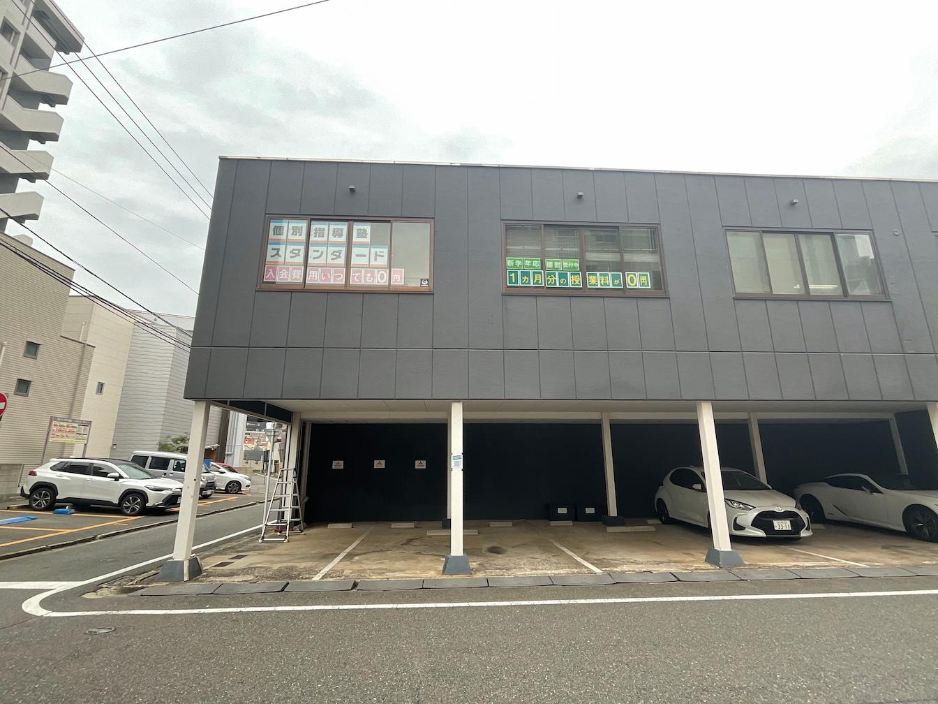《小倉田町教室》個別指導塾スタンダード様(北九州市小倉北区)の学習塾看板・壁面サイン・ウインドウサイン製作事例4