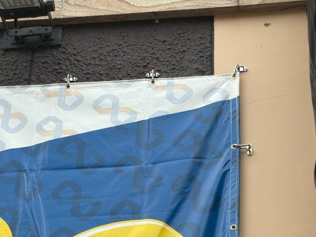 玉屋∞室見様(福岡市早良区)のパチンコ店舗屋外懸垂幕・タペストリー取り付け施工事例3