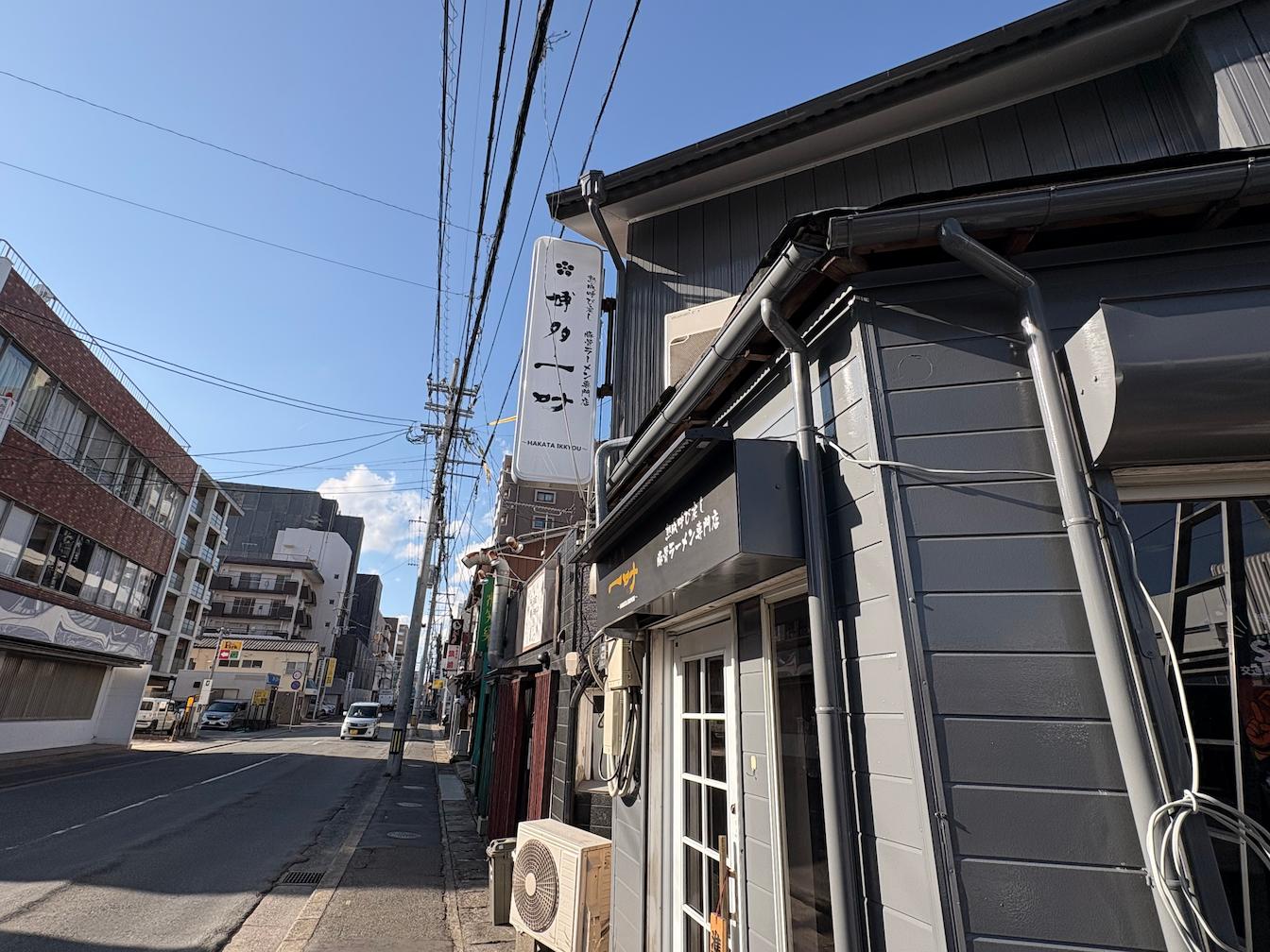 博多 一叶南福岡店様(福岡市博多区)の袖看板・突出し看板製作・施工事例2