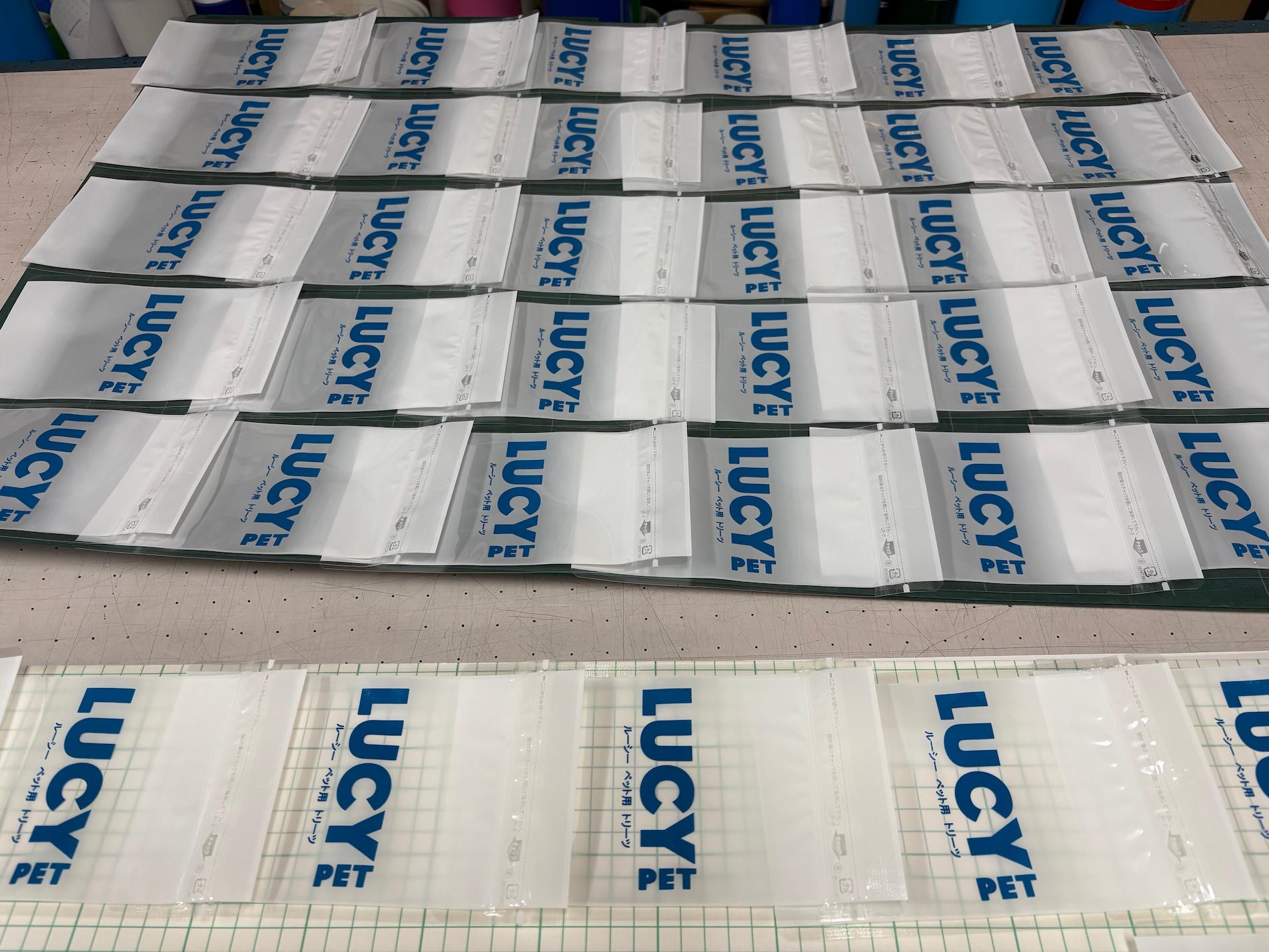 福岡市博多区にある「株式会社オフィスプロフィットインターナショナル」様より、オリジナルペットフード袋へのロゴ印刷のご依頼をいただきました。2