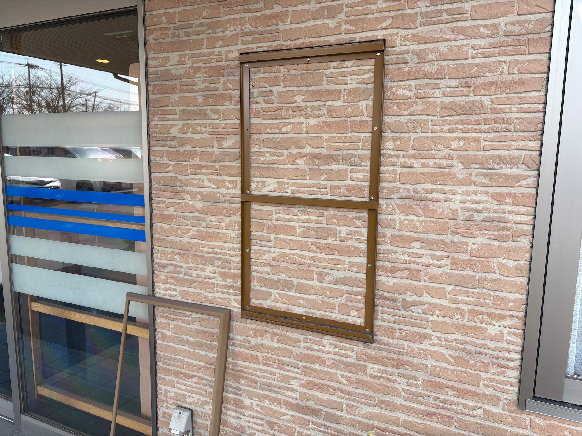 大分県大分市にある「ニチイケアセンター大分」様の、既存社名看板撤去および新規案内看板の製作・施工をさせていただきました。3