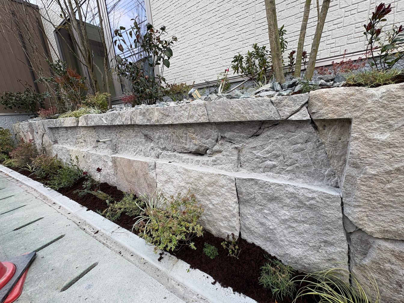 病院石垣看板・屋外サイン・LED 内照ステンレスBOX製作｜フクオカシルク4