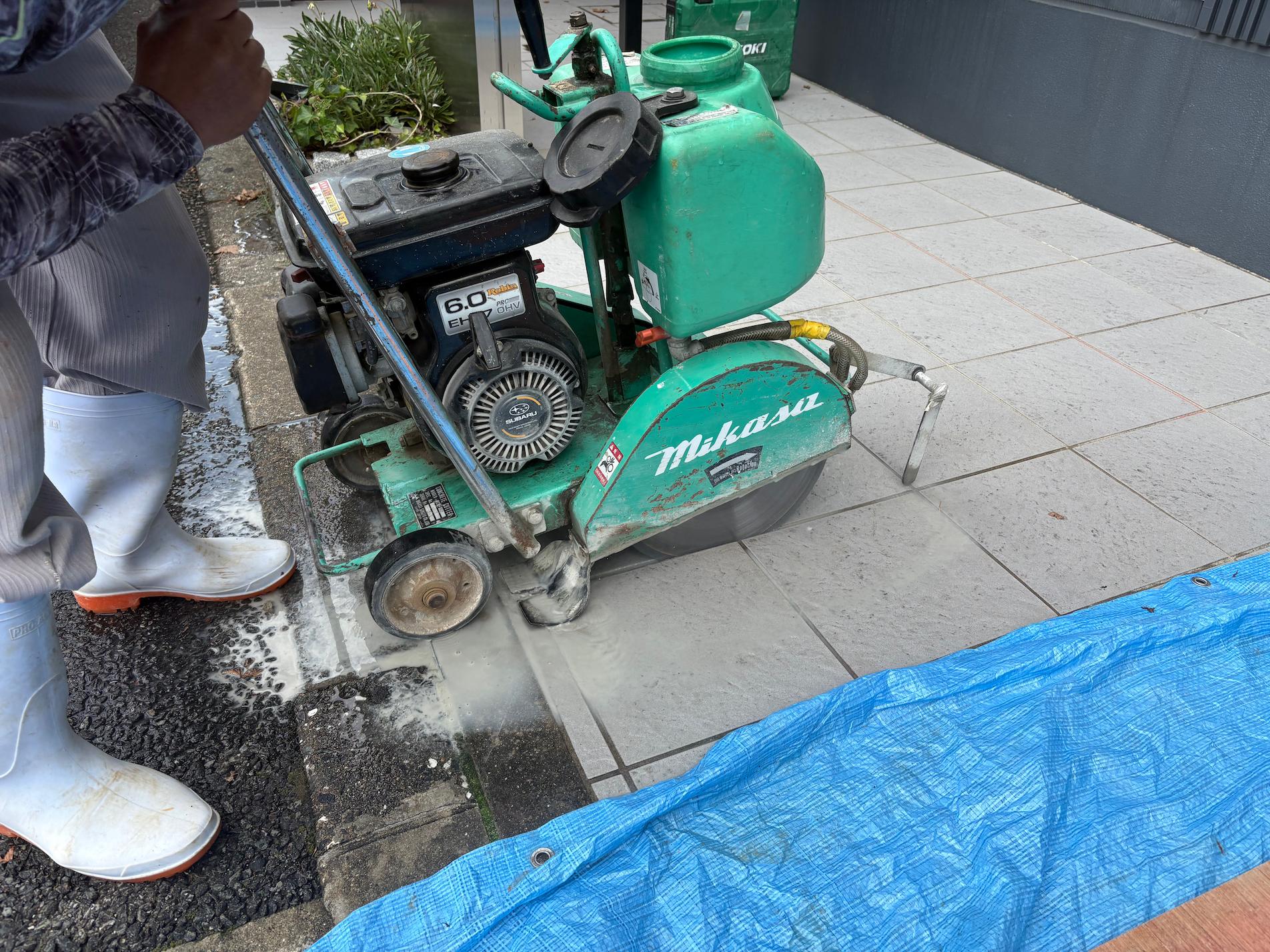 ステンレス製自立看板増設・アクリルプレート企業名表示｜フクオカシルク3