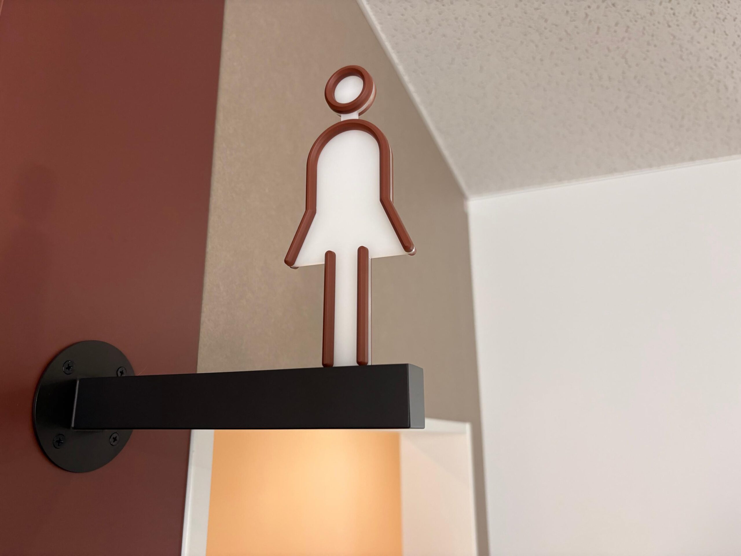 九州大学病院アイン薬局(福岡市東区)九大南店様の突出しピクトサイン・アクリル切文字制作・施工事例2