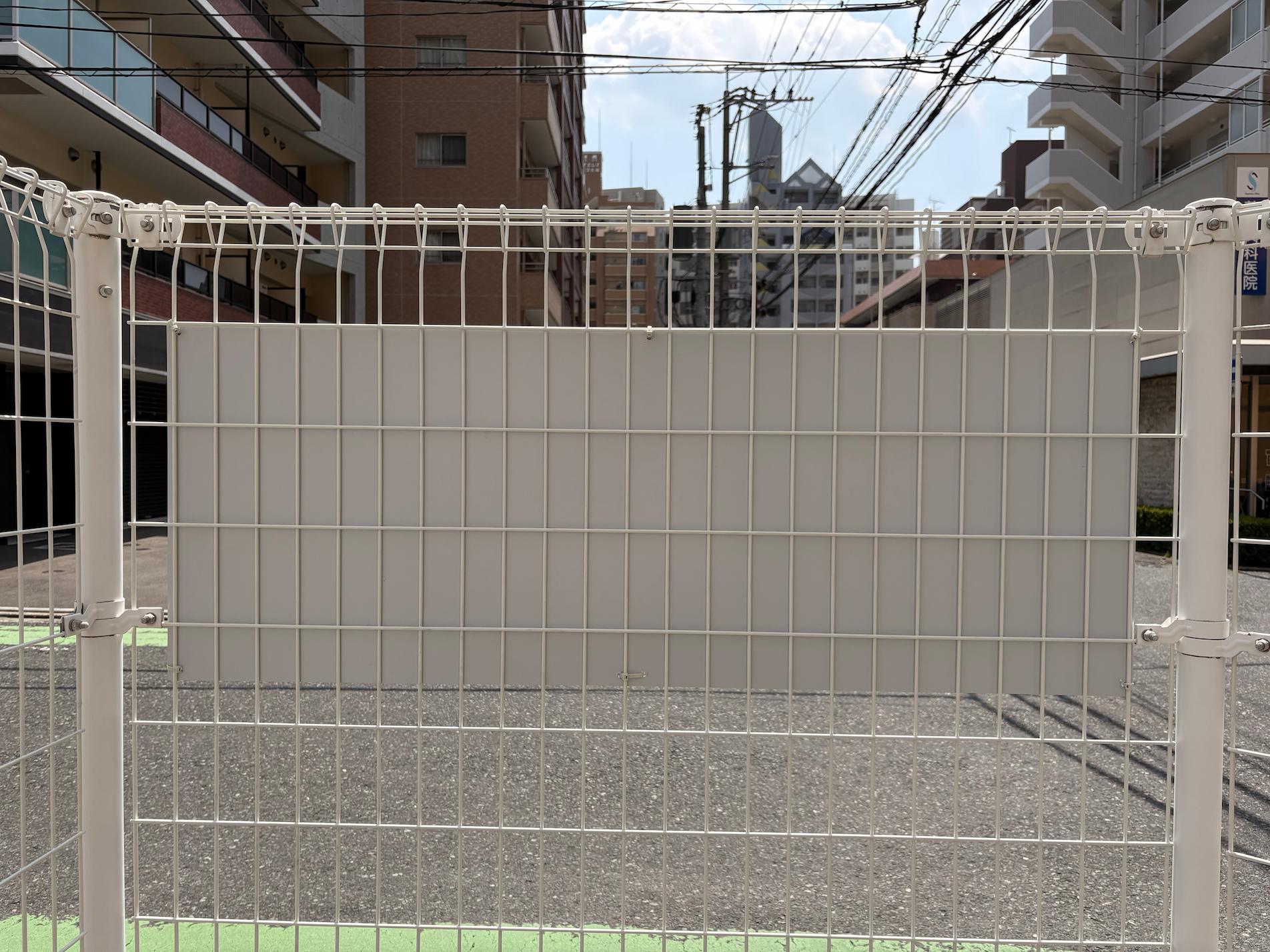 志岐不動産様(福岡市南区)の案内看板(アルミ複合板・インクジェットシート貼り)の製作・施工事例3