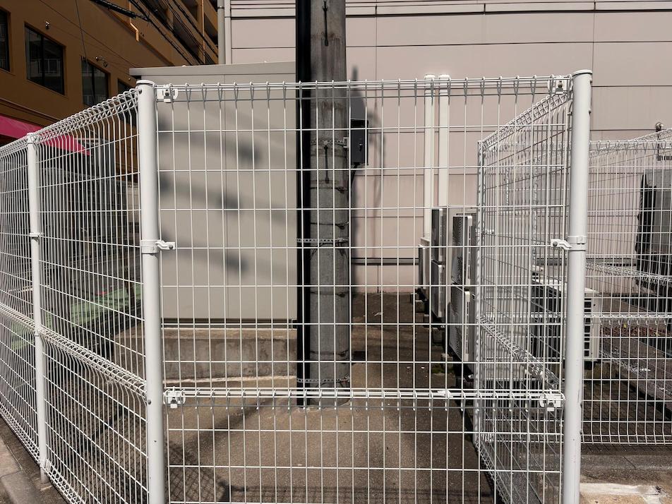 志岐不動産様(福岡市南区)の案内看板(アルミ複合板・インクジェットシート貼り)の製作・施工事例4