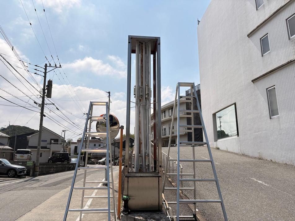 福岡市東区の「香椎原病院」様の、病院自立看板・アクリル面板シート貼り施工をさせていただきました。4